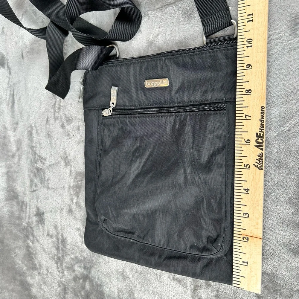 Baggallini Horizon‎ Crossbody Black Nylon Travel Purse Pockets Tan Interior EUC